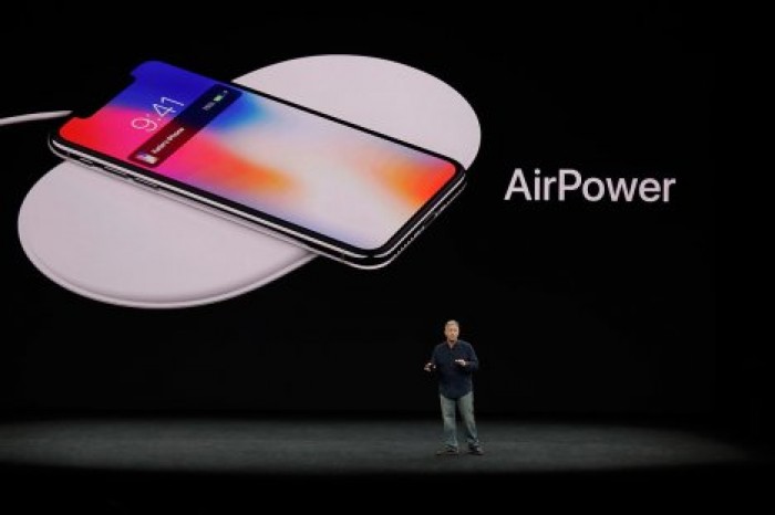 Названа причина невыхода беспроводной зарядки Apple AirPower