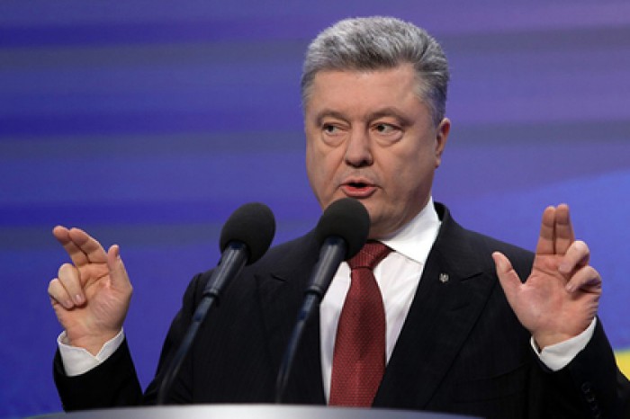Порошенко потребовал регистрировать российских «агентов влияния»