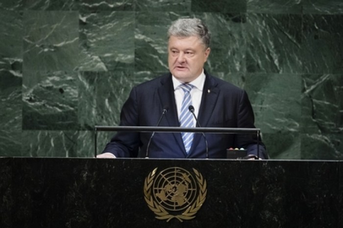 Порошенко принял в дар от США списанные 40-летние катера