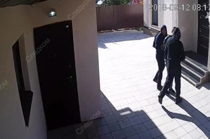 Появилось видео с грабителями и убившим их хозяином дома