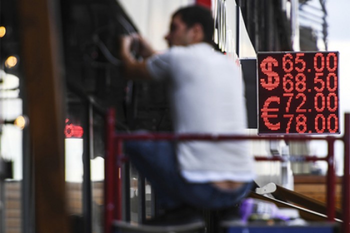 Россиянам предложили потерпеть до укрепления рубля