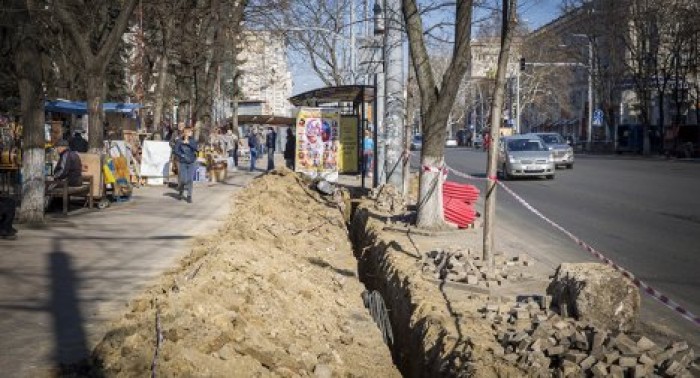 Штрафа за каждый день задержки: предприятия должны заделывать ямы на дорогах столицы после ремонтных работ