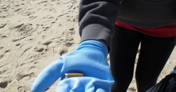 Ученые: Большая часть Мирового океана загрязнена окурками