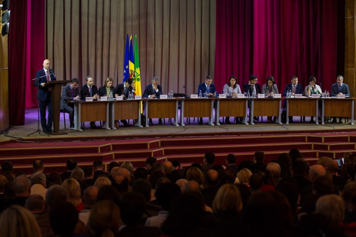 Члены правительства отправились в Стрэшень, чтобы на месте обсудить проблемы жителей района