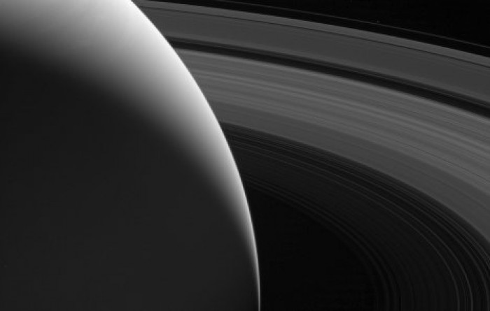 Гигантский "пылесос": ученые предупредили о возможном исчезновении колец Сатурна