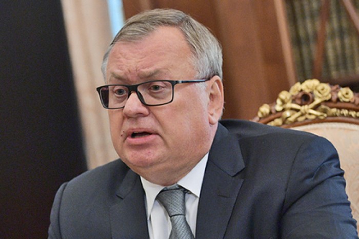 Глава ВТБ пожаловался на искажение идеи отказа от доллара