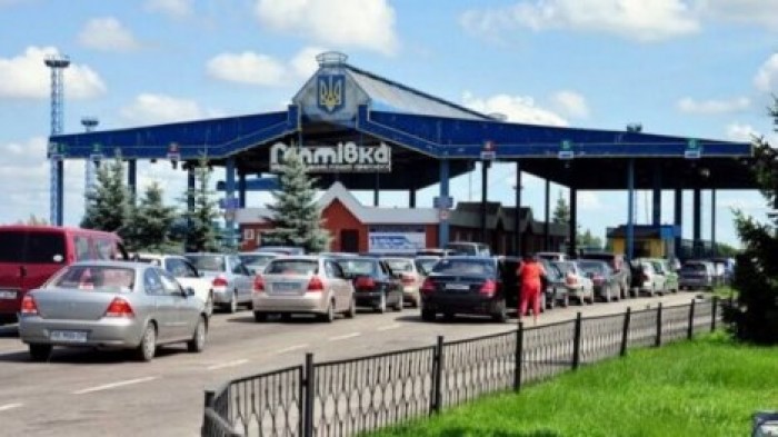 Мертвую девушку попытались провезти в Украину под видом спящей пассажирки
