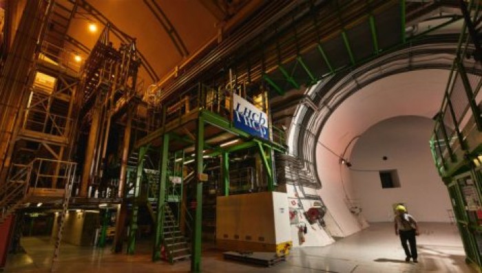 На Большом адронном коллайдере обнаружены новые элементарные частицы