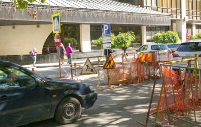 Перекрыто движение транспорта по улице 31 августа, на углу с улицей Булгарэ