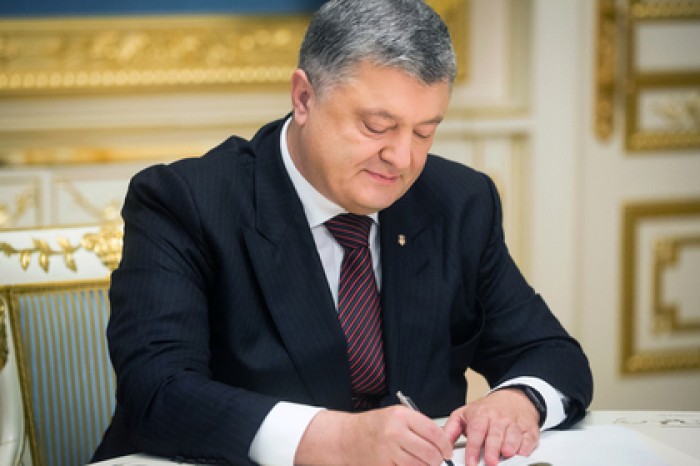 Порошенко обвинил Россию в поджоге военного склада