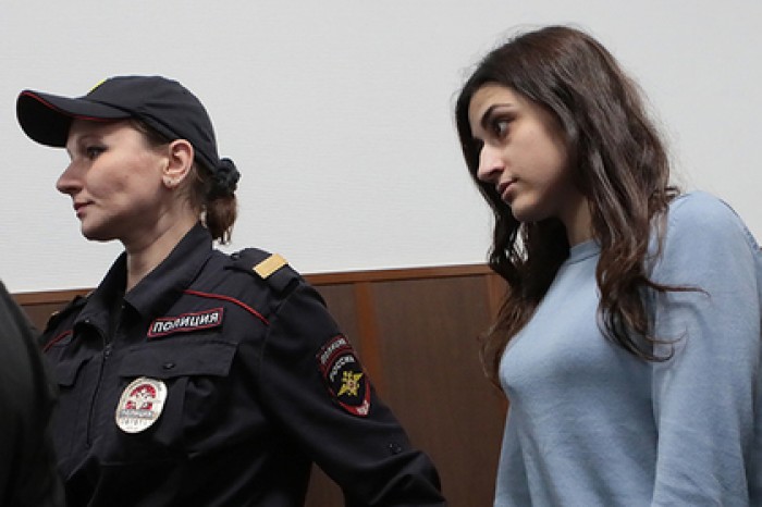 Появились подробности жизни сестер Хачатурян после СИЗО