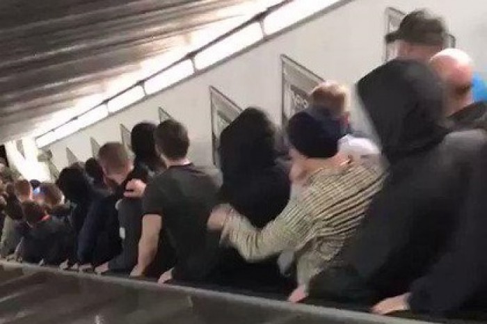 Появилось видео обрушения эскалатора с россиянами в римском метро