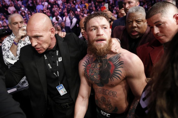 Российского бойца выгонят из UFC из-за нападения на Макгрегора