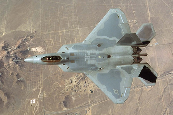 США в Сирии применят F-22 в ответ на поставку С-300
