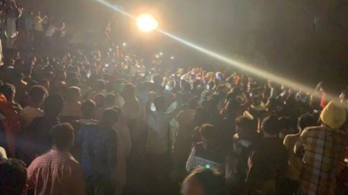 В Индии поезд врезался в толпу на празднике, погибли более 60 человек