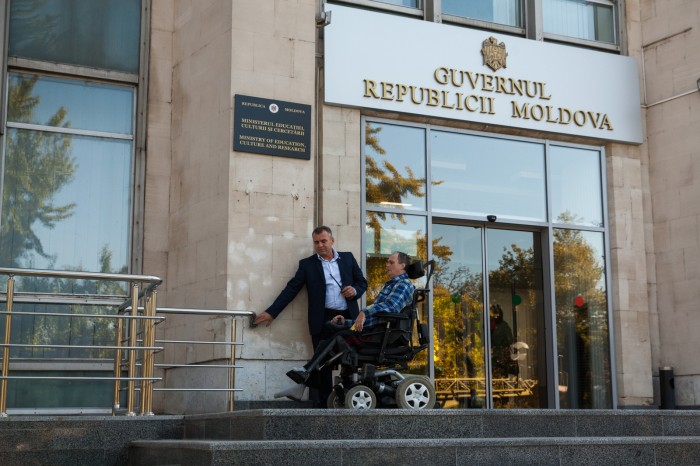 Власти предпримут новые меры по поддержке лиц с ограниченными возможностями