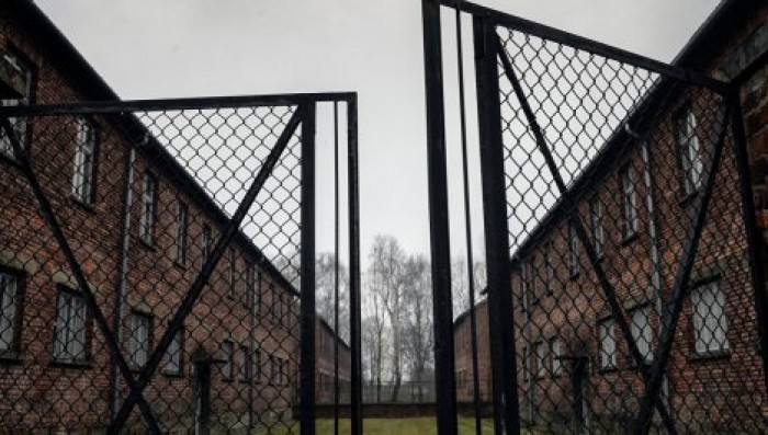 В Освенциме турист вырезал свое имя на стене мемориала и был арестован