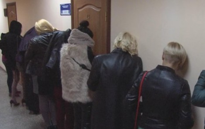 В центре Одессы задержали десять проституток