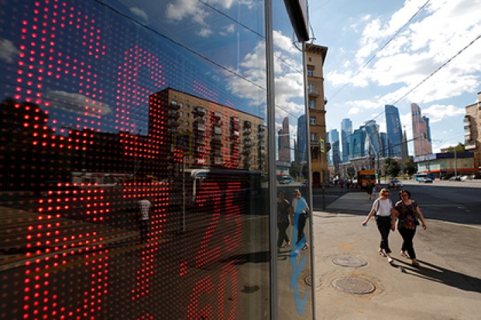 Запасшихся долларами россиян успокоили