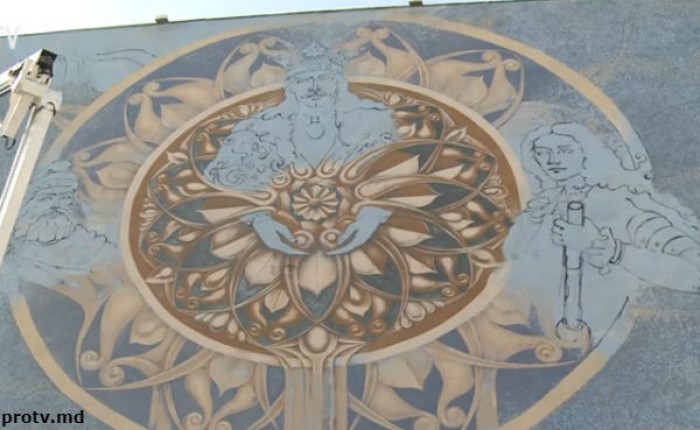 Дворец культуры железнодорожников украшает настенная живопись