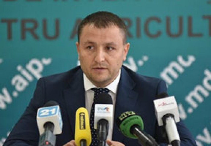MINISTRUL AGRICULTURII CONSIDERĂ CĂ FOTOGRAFIA CU MERELE ARUNCATE A FOST FĂCUTĂ PENTRU A DEZINFORMA SOCIETATEA