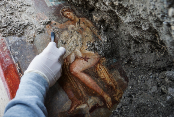 На руинах Помпеев нашли фреску с античным эротическим сюжетом