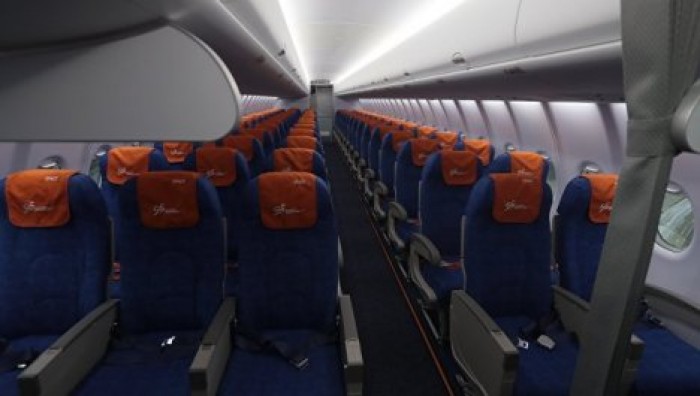 Названы самые грязные места в салонах самолетов