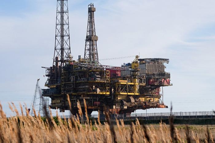 Нефть рекордно упала