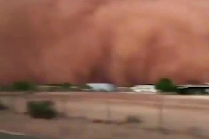 Огромный песчаный шторм накрыл Австралию и попал на видео