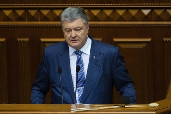 Порошенко отреагировал на поездку Путина в Крым