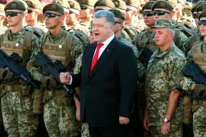 Порошенко подписал закон об уголовном наказании россиян за посещение Крыма