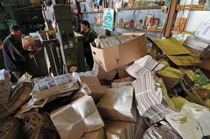 Президента попросили сохранить налоговый режим для переработчиков макулатуры