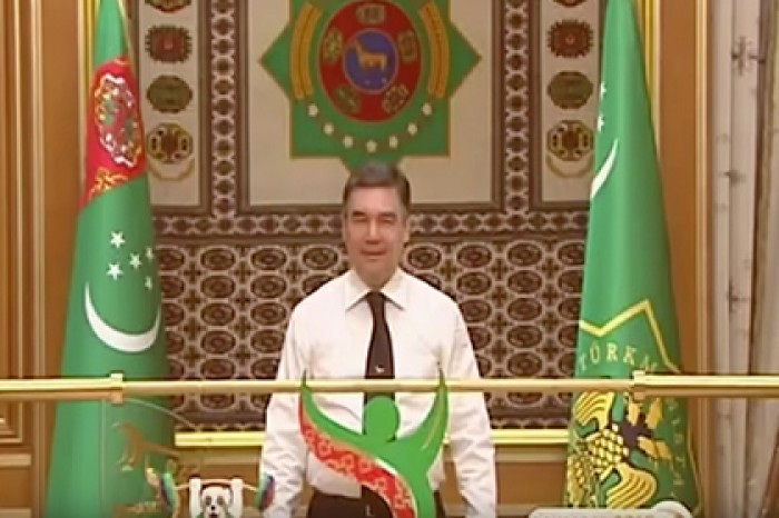 Президент Туркмении взялся за стержень
