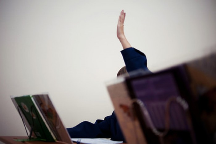 Российская учительница пригрозила искалечить школьника за надпись на доске