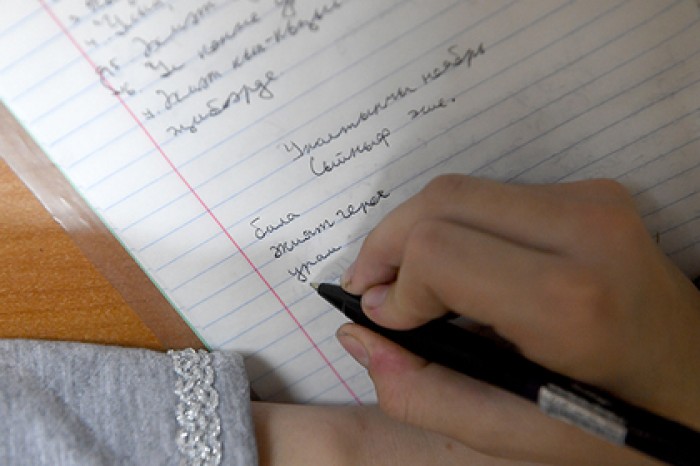 Российских школьников заставили отрепетировать войну и написать отцу на фронт