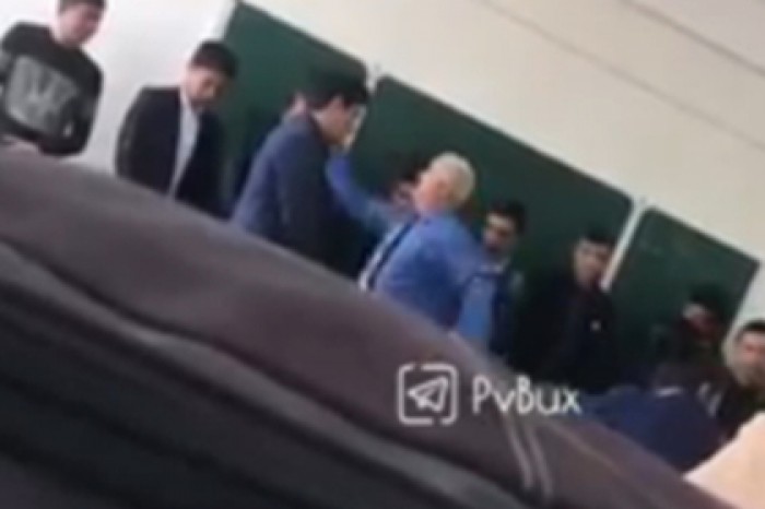 Узбекский преподаватель избил студентов за отсутствие галстуков