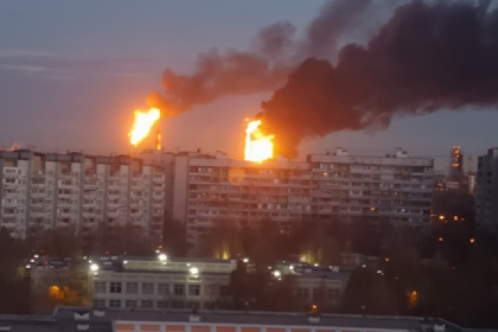 В горящем в Москве НПЗ не увидели угрозы населению
