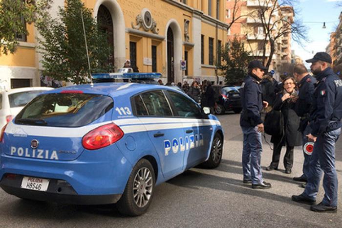 В Италии неизвестные взяли в заложники 20 человек