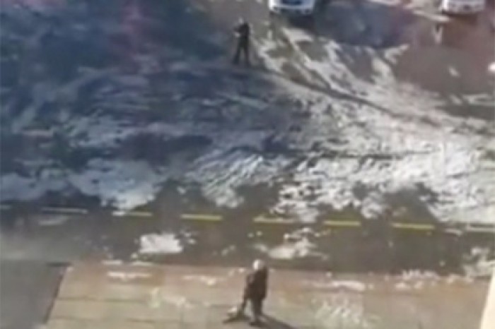 Вместо захотевшей «чпокнуть» пенсионера дротиком чиновницы уволили другую