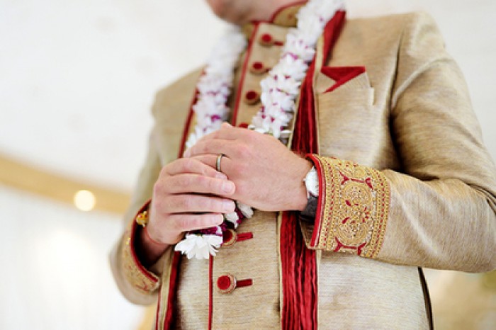 Жених получил пулю во время свадьбы и продолжил веселиться