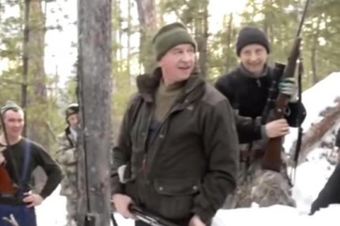 Безнаказанное убийство губернатором спящего медведя возмутило россиян