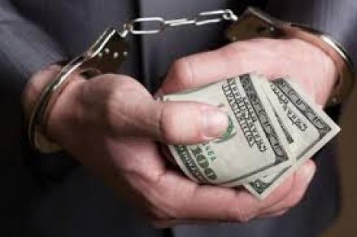 Двух адвокатов поймали на взяточничестве