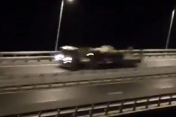 На Крымском мосту заметили военную технику