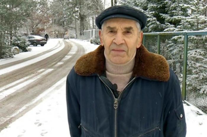 Пенсионер 10 лет просил у чиновников дорогу, не дождался и построил все сам