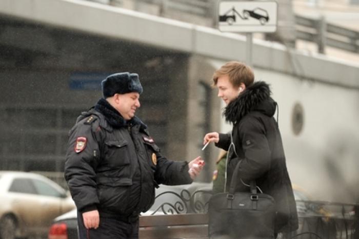 Полицейский сделал замечание курившему подростку и попал в травмпункт