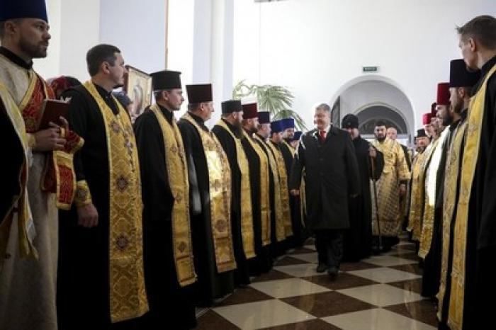 Порошенко наградил самых убежденных митрополитов-«раскольников»