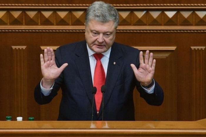 Порошенко пригрозил канонической церкви из-за «пальцев веером»