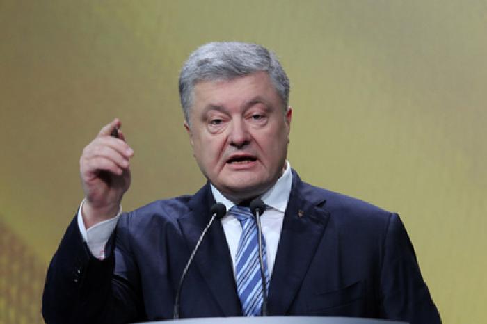 Порошенко захотел продления ограничений на въезд россиян на Украину