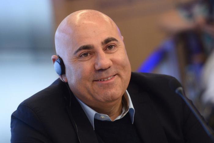 Поющих вместе со Шнуровым фанатов назвали лохами