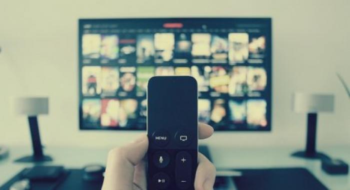 Психолог рассказала, почему люди "подсаживаются" на сериалы